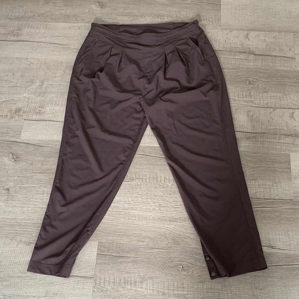 Athleta Women’s Dark Taupe/Brown Athletic Pants, size 12.